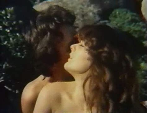 Naked Acácia Andrea in Procuro Uma Cama