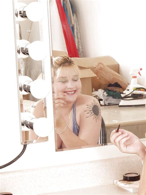 Pregnant Blonde Posing In Her Dressing Room Porn Pictures Xxx Photos Sex Images Pictoa