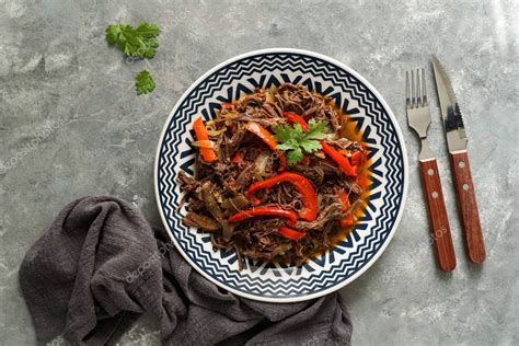 Comida Latinoamericana Ropa Vieja Con Pl Tanos Fritos Y Arroz Carne