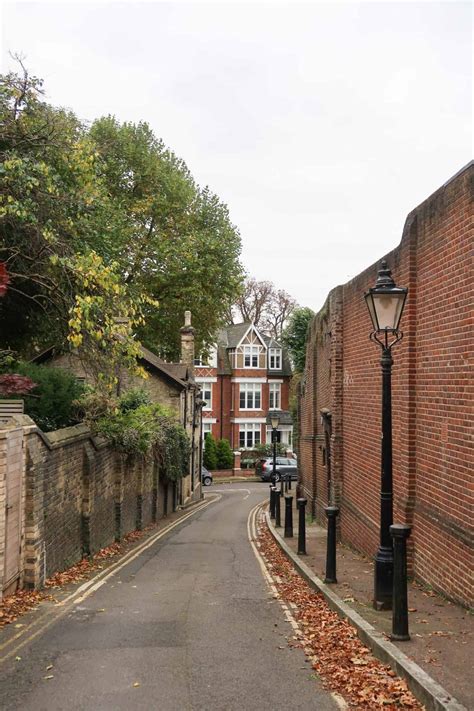 A walking guide to hampstead garden suburb and historic spots 1