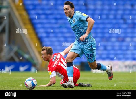 Matty James Von Coventry City Und Maikel Kieftenbeld Von Millwall