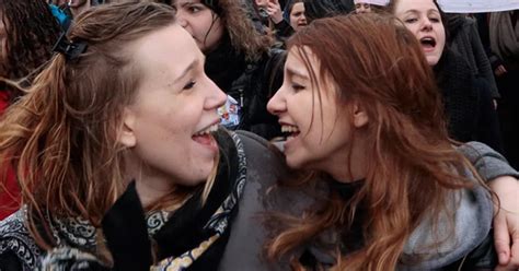 Promulgan La Ley De Matrimonio Gay En Francia Infobae