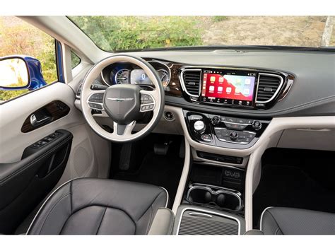 2023 Chrysler Pacifica Hybrid: 191 Interior Photos | U.S. News