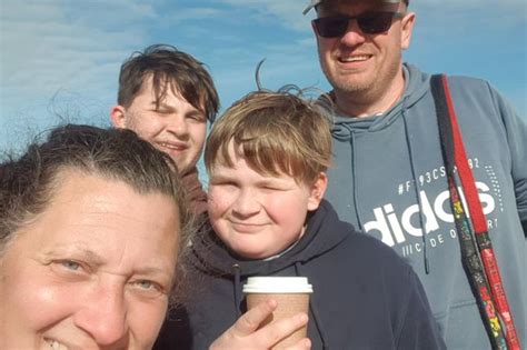 Single Mum Fleeced Couple Out Of 45 000 After Man Asked For Naked Picture Mirror Online