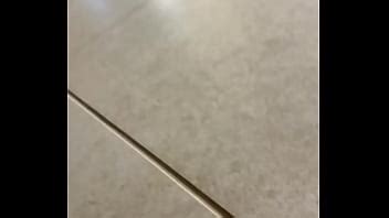 Mi nueva perra asiática en el baño de la parada de camiones XVIDEOS