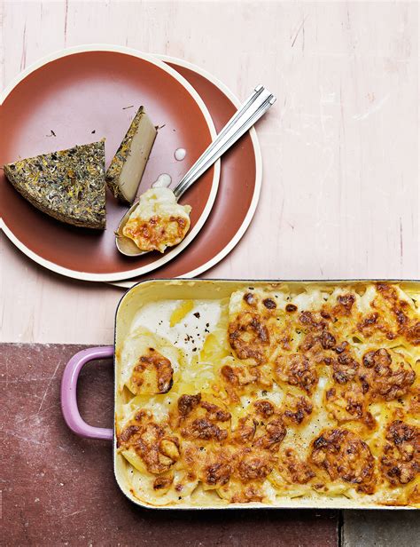 Gratin dauphinois with goat's milk gratinated with goat's cheese