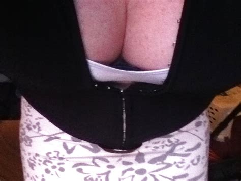 Downblouse Cleavage Porn Pictures Xxx Photos Sex Images Pictoa