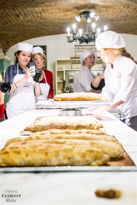 Wiener Apfelstrudel Backkurs Original Rezept vom Café Residenz