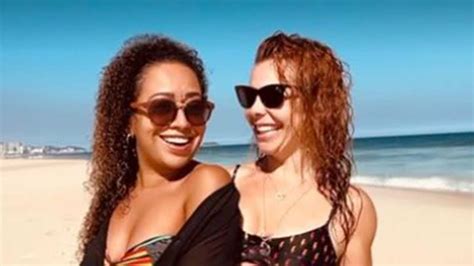 De biquíni Fernanda Souza curte dia na praia Aretha Oliveira