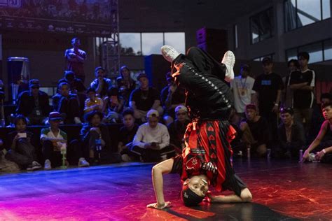 Lần đầu đi xem thi breaking Hàng trăm dân chơi Hiphop đọ sức gay cấn