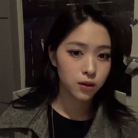 Pin By Random On Ryujin Girls With Black Hair Itzy Pretty