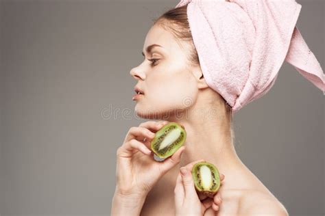 Beautiful Woman Naked Shoulders Spa Treatments Kiwi In Hands Natural Cosmetics Stock Image