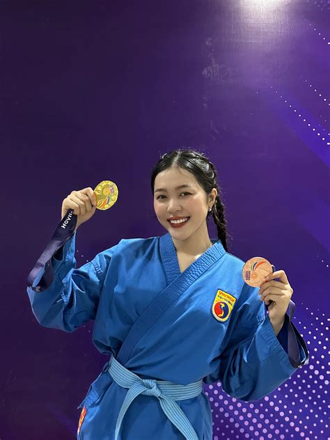 Ngắm gương mặt học sinh thân hình phụ huynh của hot girl xứ Thanh