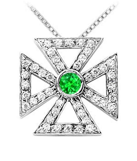 925 Sterling Silver Maltese Cross Pendant With Frosted Emerald And