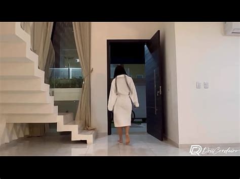 Repartidor Hace Entrega Y Se Folla A Morena Caliente Que Estaba Sola En Casa XVIDEOS