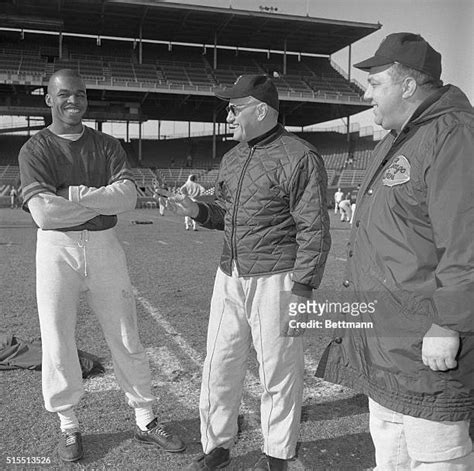 Gayle Sayers Photos And Premium High Res Pictures Getty Images