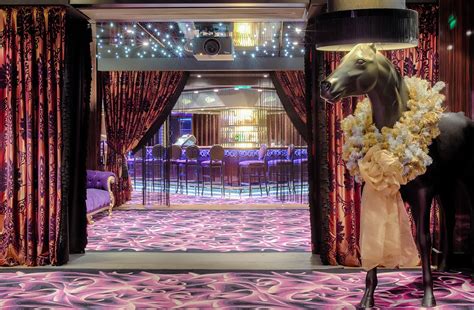 bar entrance statue  photo  pixabay