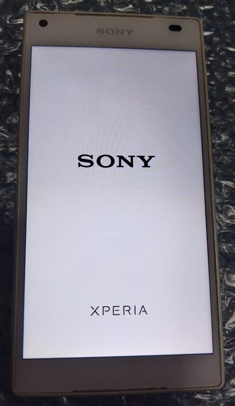 Yahooオークション Xperia Z5 Compact So 02h Docomo ホワイト ジャ