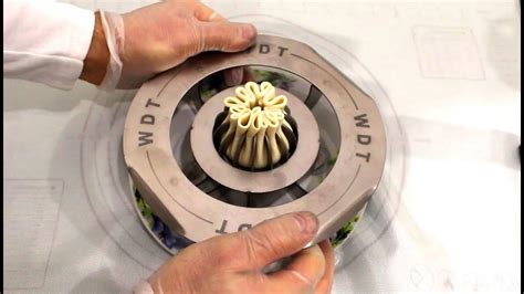 Грузинский хинкали, 14 складок за секунду! - YouTube