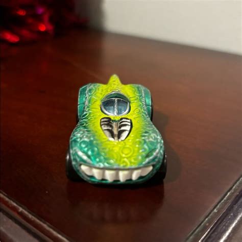 Hot Wheels Toys Hot Wheels Green And Yellow Reptile Disney Pixar