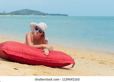 Woman Naked White Hat Sunglasses Lies Stock Photo 1139692163 Shutterstock