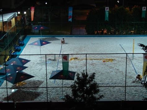 Votre Coeur: Outdoor Beach Volleyball Court @ Clementi - Cool or Crazy?