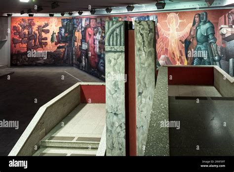 Murale Presencia de América Latina située à Casa del Arte musée d art chilien sur le campus