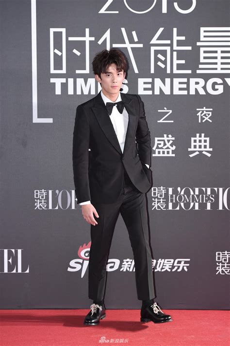 Thảm đỏ hot nhất hôm nay Cổ Lực Na Trát trắng bật tông nuột nà sao nhí Na Tra khoe vòng