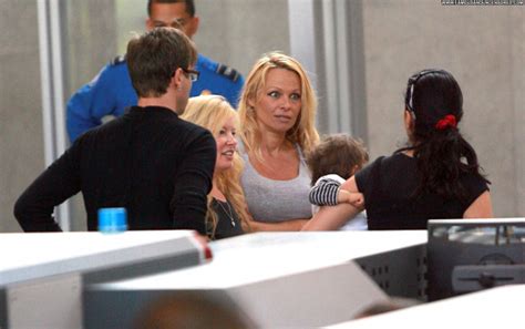 Pamela Anderson Party Beautiful Babe High Resolution Famous And