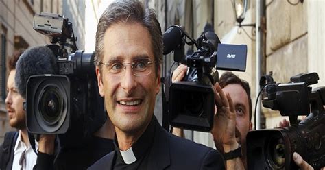 Padre Polon S Revela Ser Gay E Vaticano Diz Que An Ncio Grave E O Afasta