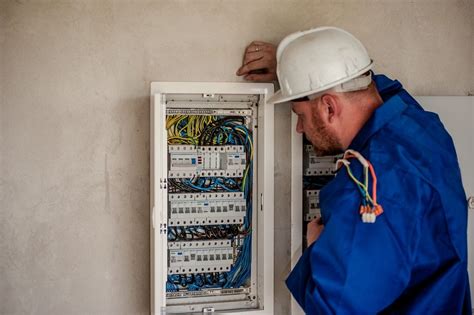 Quais As Raz Es Para Se Tornar Um Eletricista Predial E Industrial