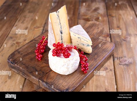 Fromage Blanc Et Différents Avec La Moisissure Bleue Les Baies De