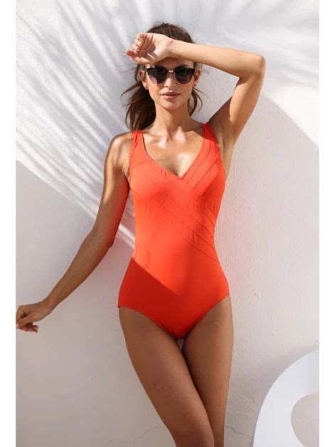 Hot Sexy Camila Morais Da Paz Bikini Pics