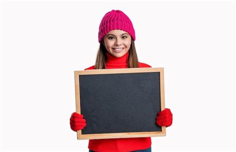 Menina Adolescente Segurando O Quadro Negro Da Escola Isolado No Fundo