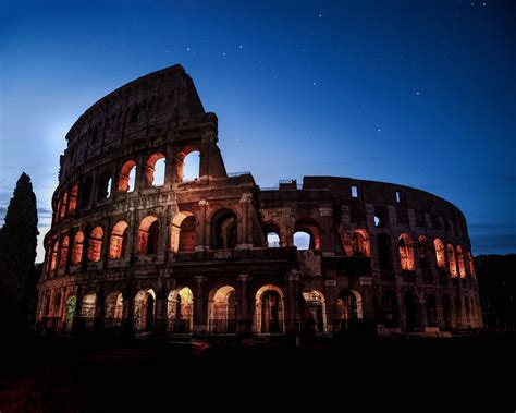 Visita Coliseo de noche, la Antigua Roma bajo la luna