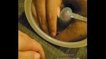 Bombeando y jugando con mi gran clítoris XVIDEOS