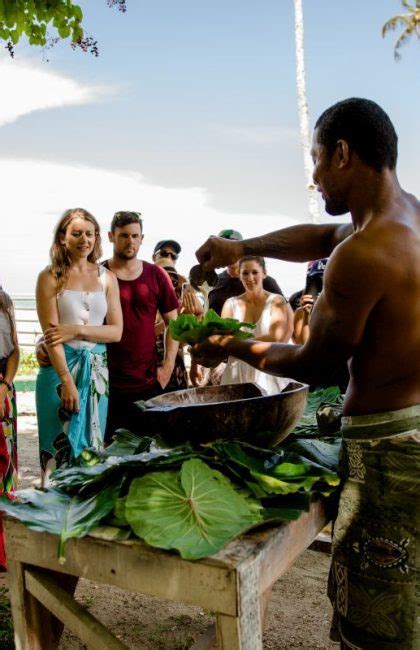 The Food Guide to Samoa: Places to Eat & Food Tours 🍍 [2023]