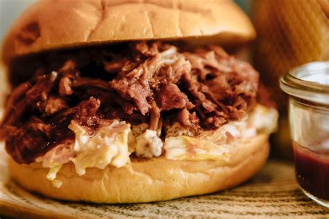 Hamburguesa de pulled pork Sí por favor ALEXS Slow Smoked BBQ