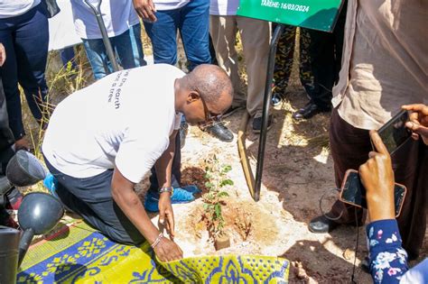 Ubalozi Wa Kenya Kuchangiza Klabu Za Mazingira Shuleni Tanzania Gazetini