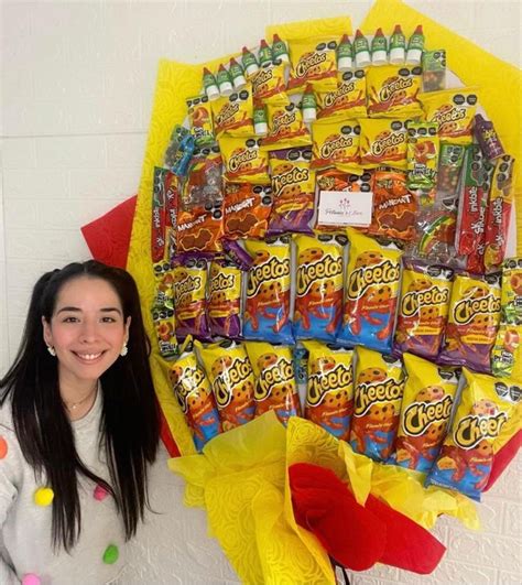 Ramo Gigante De Cheetos Flamin Hot Cheetos Tiendas Florales Ideas Paso A Paso