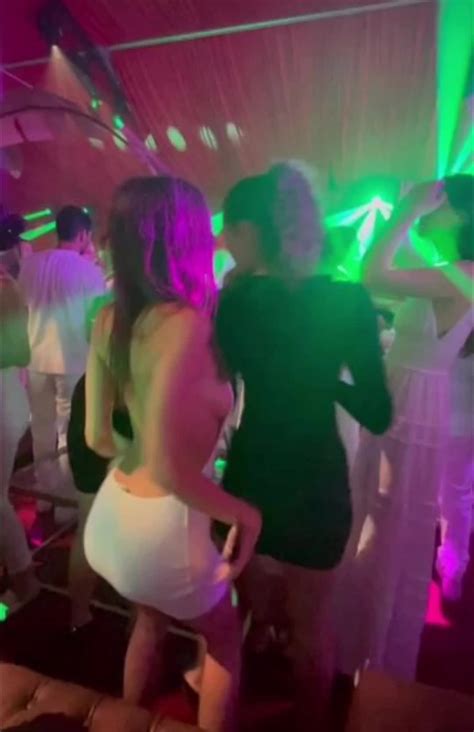 Emily Ratajkowski Hottest Milf Scrolller