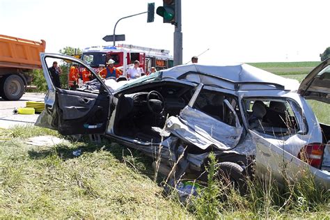 Landkreis Ludwigsburg Schwerer Unfall Bei Schwieberdingen Stuttgart