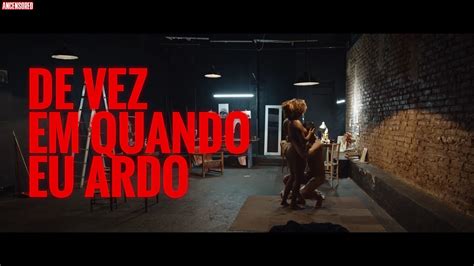 Naked Rubia Bernasci In De Vez Em Quando Eu Ardo