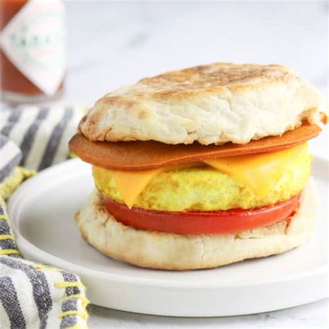 Vegan Breakfast Sandwich - Vegan Huggs