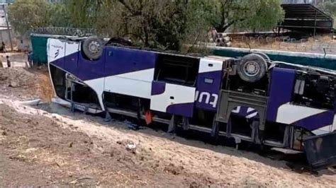 Accidente en la Autopista México Pirámides Vuelca Camión de Pasajeros N