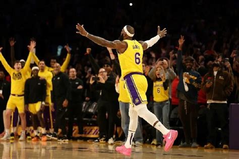 LeBron James breaks NBA all-time points-scoring record - Omni sports ...