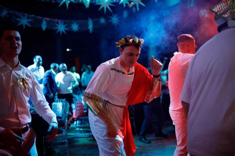 Дядюшка Плинтус - Интернет-магазин плинтусов, порожков и профилей для ...