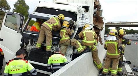 Herido Grave Un Camionero En Un Accidente En La Ap