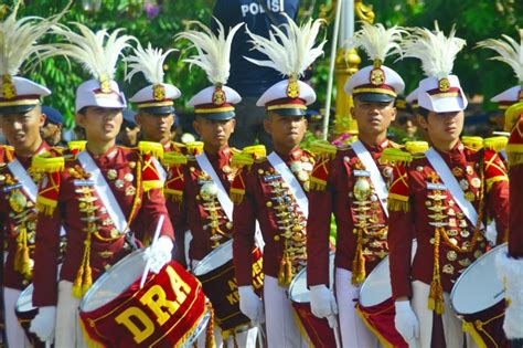 Drumcorps Pelopor Cendrawasih Ramaikan Kejurnas Drum Band Di Kota Madiun