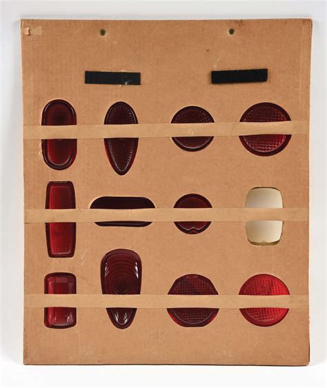 Lot Detail - LYNX EYE REPLACEMENT AUTOMOTIVE LENSES STORE DISPLAY.